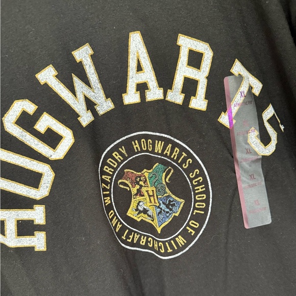 Harry Potter Hogwarts Tee NWT - Picture 2 of 3